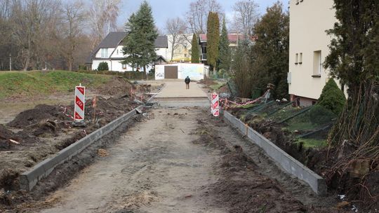 Puławy. Nowa ulica przecięła górkę saneczkową