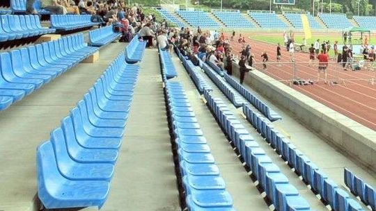 Puławy: Nowe krzesełka na stadionie Wisły