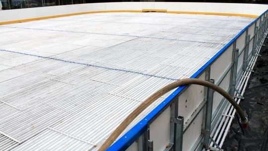 Puławy: Nowe lodowisko nabiera kształtów