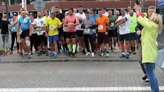 Puławy: Promują zdrowy styl życia, pobiegli przeciw nałogom