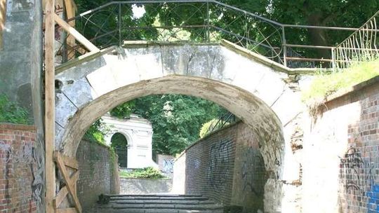 Puławy: Remont mostku przy 'Domku Greckim' będzie droższy