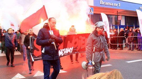 Puławy: Robotnicy, syreny i milicjanci. Przypomnieli stan wojenny [zdjęcia]