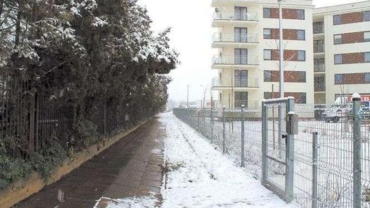 Puławy: Rodzice proszą o dodatkową furtkę, ale szkoła pozostanie za płotem