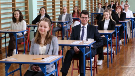 Puławy: Ruszyła matura 2022. Pytali o tradycję i źródło szczęścia