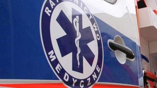 Puławy: Samochód wjechał w przystanek autobusowy