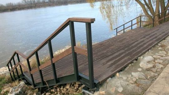 Puławy: Schody jak nowe, ale plastikowe