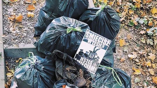 Puławy: Śmiecisz w lesie - jesteś śmieciem