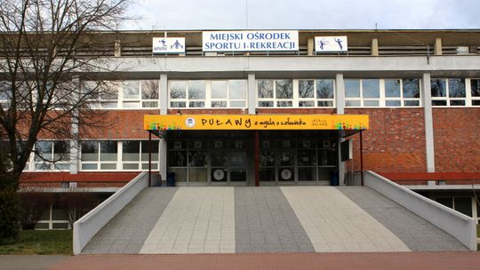 Puławy. Stara hala się sypie. Trzeba wybrać: remont albo rozbiórka