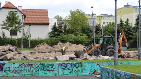 Puławy: Teraz maszyny, potem młodzież. Powstaje nowy skatepark