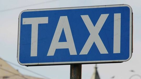 Puławy: Upił się w taksówce i zasnął. Otrzeźwiła go ważna wiadomość