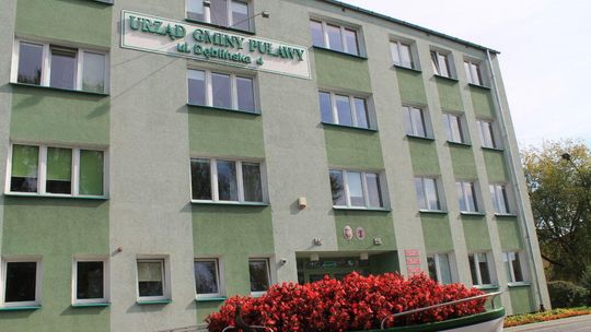 Puławy: Urząd Gminy do remontu. Będą panele, LED-y i nowa elewacja
