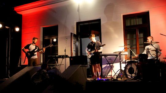 Puławy: W ogrodzie MDK zagrały lokalne zespoły [zdjęcia]