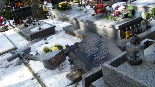 Puławy: Wandale połamali krzyże i zniszczyli nagrobki