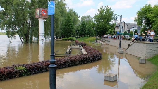 Puławy: Wisła postraszyła i odpłynęła. Teraz czas na sprzątanie