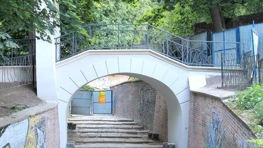 Puławy: Zabytkowa kładka, jak nowa