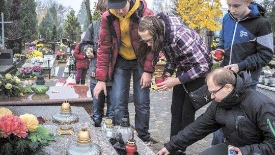 Puławy: Zapalą znicze, przypomną bohaterów