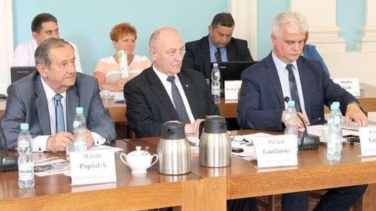 Puławy: Zarządowi powiatu dostało się nie tylko od opozycji