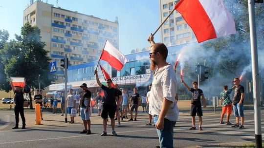 Puławy: Zawyły syreny, wstrzymano ruch