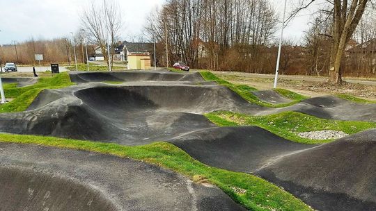 Pumptrack w Lubartowie. Tory przeszkód dla rowerzystów gotowe