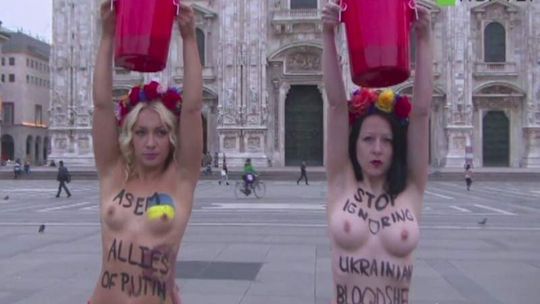 Putin na szczycie Azja - Europa. Nagi protest Femenu (wideo)
