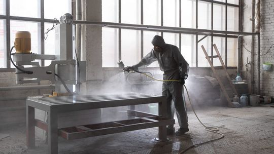 Pył na stanowisku pracy – sprawdź, jakie niesie ze sobą zagrożenia!