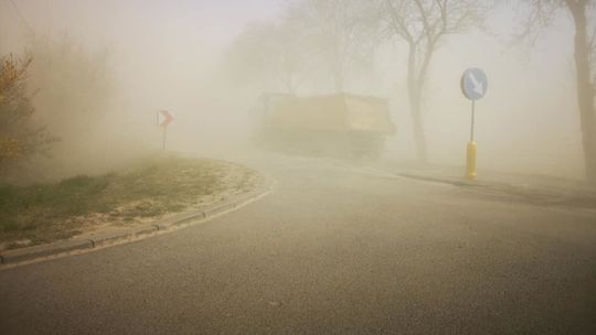 Pył znad Sahary idzie nad woj. lubelskie. Brudne deszcze, zakurzone auta?