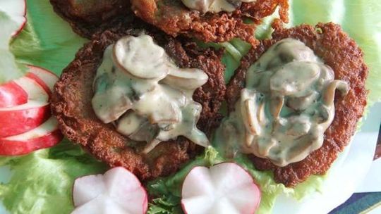 Pyszne i chrupiące placki ziemniaczane. Jak zrobić placki? Przepisy