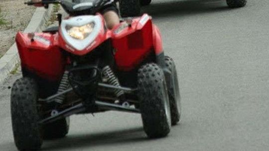 Quady rozjeżdżają ulice. Radny chce zakazu wjazdu