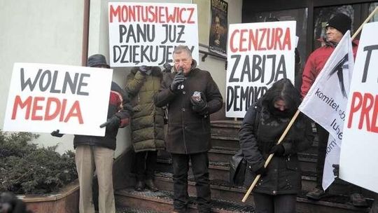 Rada zajęła się odwołanym programem w TVP Lublin. Przed siedzibą telewizji protest [zdjęcia]