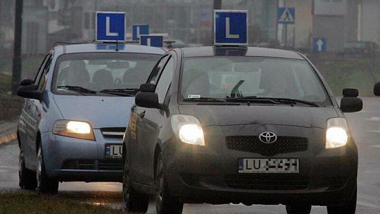Radna PiS: Precz z nauką jazdy w godzinach szczytu