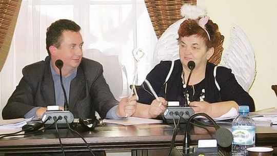 Radna przyszła na sesję w stroju anioła