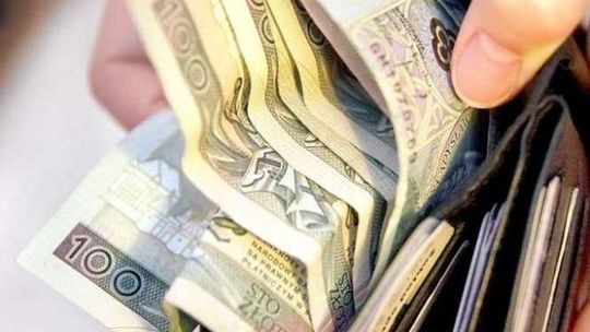 Radni gminy Jastków chcą zarabiać więcej. "To regulacja, nie podwyżka"