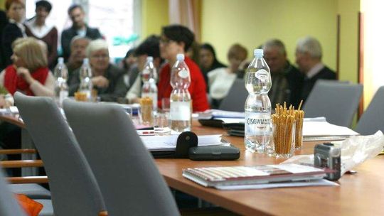 Radni o krok od kompromitacji. Poszło o wynagrodzenie wójta