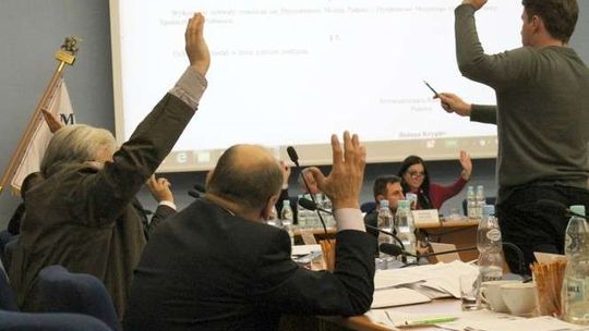 Radni odłożyli dyskusję o pomocy dla Romów. "Władza potraktowała nas z buta"