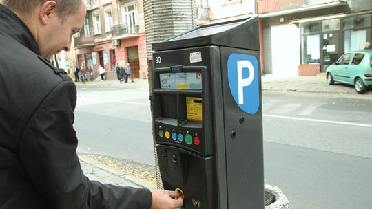 Radni PiS krytykują prezydenta za strefę płatnego parkowania