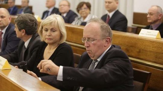 Radni PO chcą wywieszać preambułę Konstytucji w szkołach. PiS przeciwne