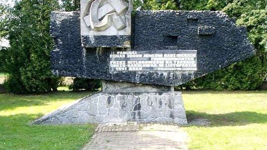 Radni: Pomnik z sierpem i młotem to część historii miasta 