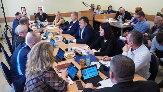 Radni poparli pomysł likwidacji kilku szkół w gminie Urzędów. Z jednym wyjątkiem