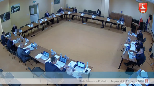 Radni powiatu kraśnickiego poparli szkolne zmiany. Zaczną obowiązywać od września