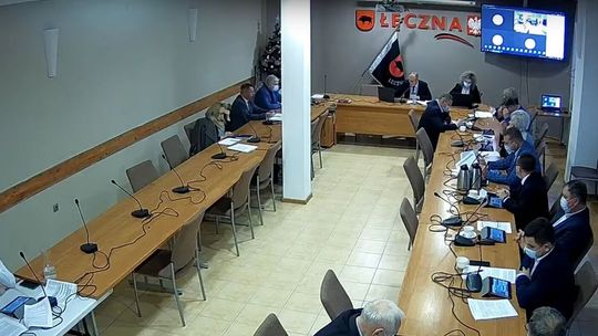 Radni wybronili pieniądze burmistrza i swoje. Słowa o desperacji i teatrzyku medialnym