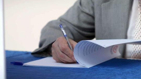 Radny chce kontroli lokali wyborczych. \"Małe krzesełka, złe długopisy\"