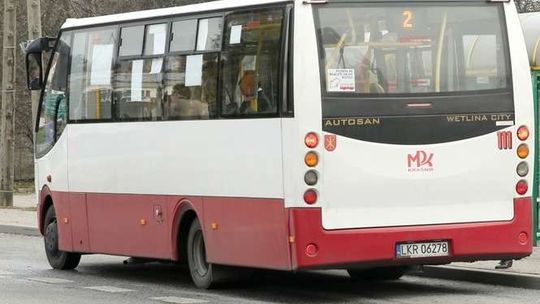 Radny chce "kościelnej" linii autobusowej. Z rozkładem jazdy według mszy