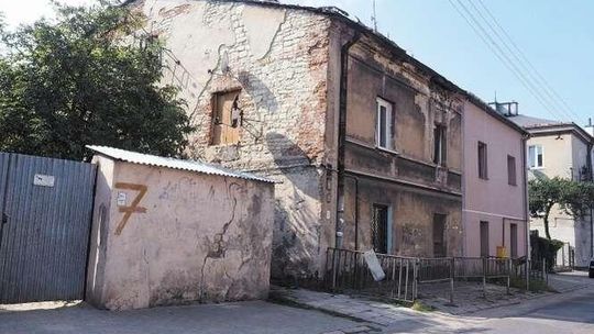 Radny kupił kamienicę razem z lokatorami. 4-osobowa rodzina musi się wyprowadzić