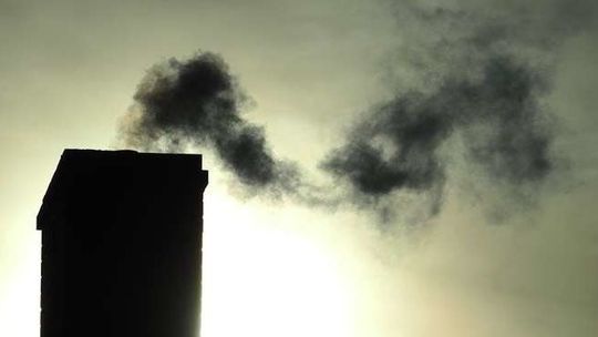 Radny ma pomysł na walkę ze smogiem w Lublinie. Specjalna farba na budynkach