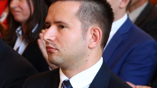 Radny PiS i dyrektor biura poselskiego ma nową pracę w urzędzie. Był jedynym kandydatem