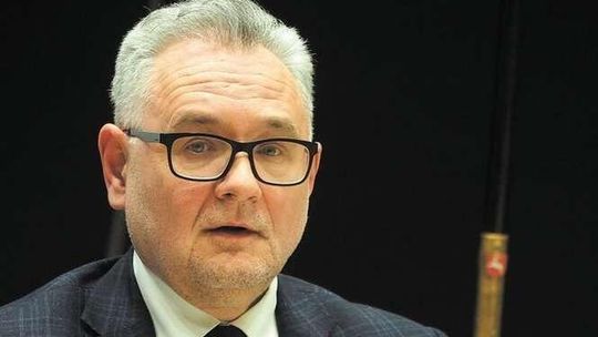 Radny PiS o "pierwszym bzykaniu" marszałka. Grabczuk odpowiada