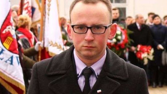 Radny PiS pił, a potem jechał. Odchodzi z pracy w biurze poselskim. Zostaje w Radzie Miasta