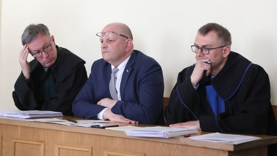 Radny PiS Tomasz Pitucha przed sądem za "mowę nienawiści". Byli też jego zwolennicy