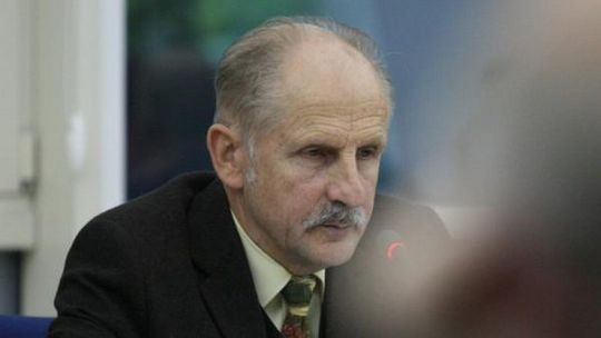 Radny pisze felietony, rada się obraża