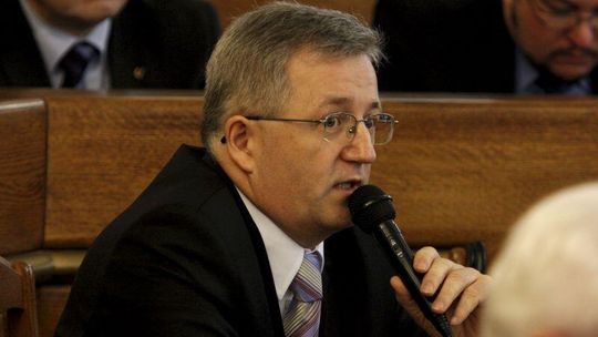 Radny Podgórski chce, żeby urzędnicy zarabiali więcej